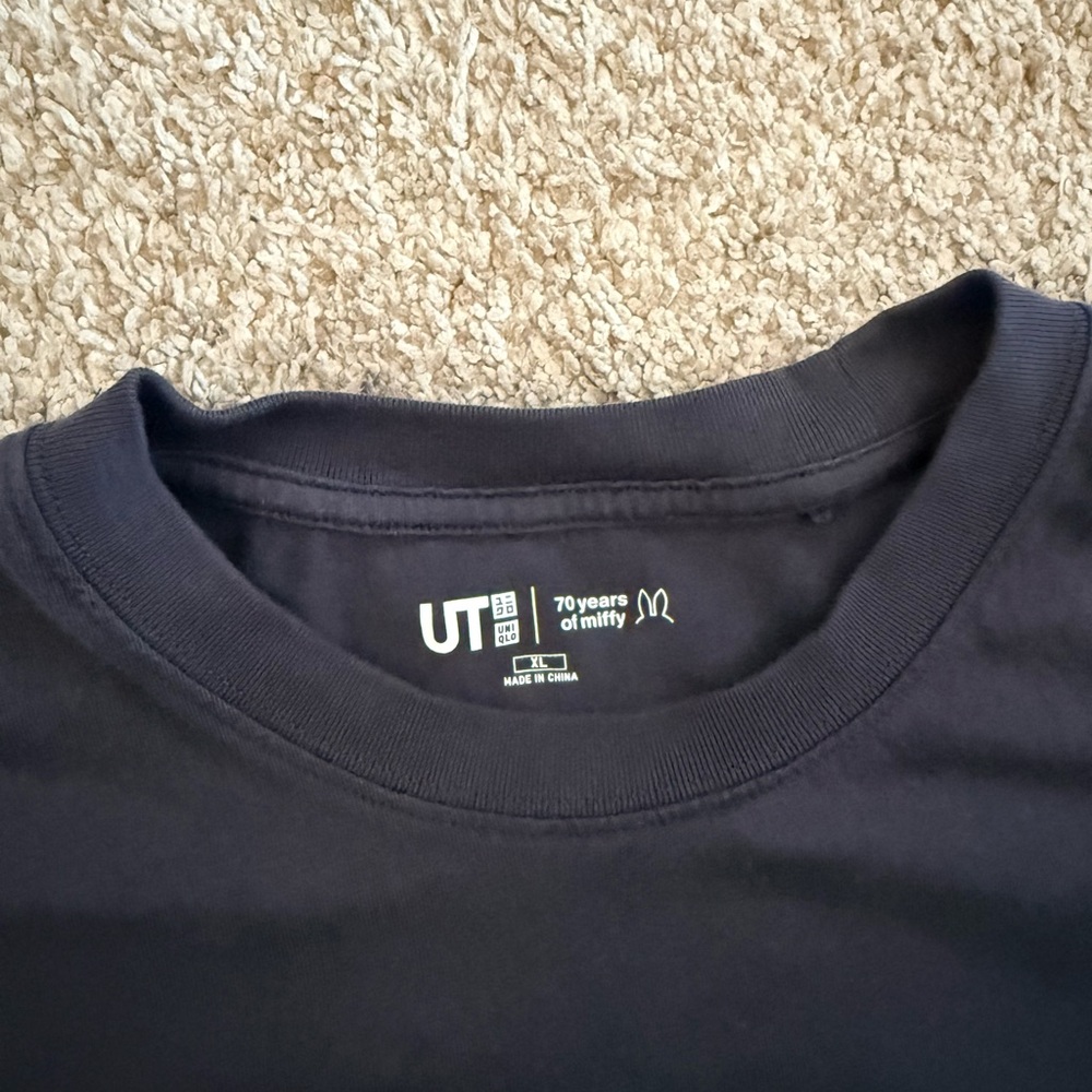 Uniqlo Navy Graphic Short Sleeve Tee - Picture 4 of 6